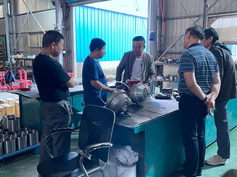 合作伙伴的主要負(fù)責(zé)人來我廠參觀、調(diào)研